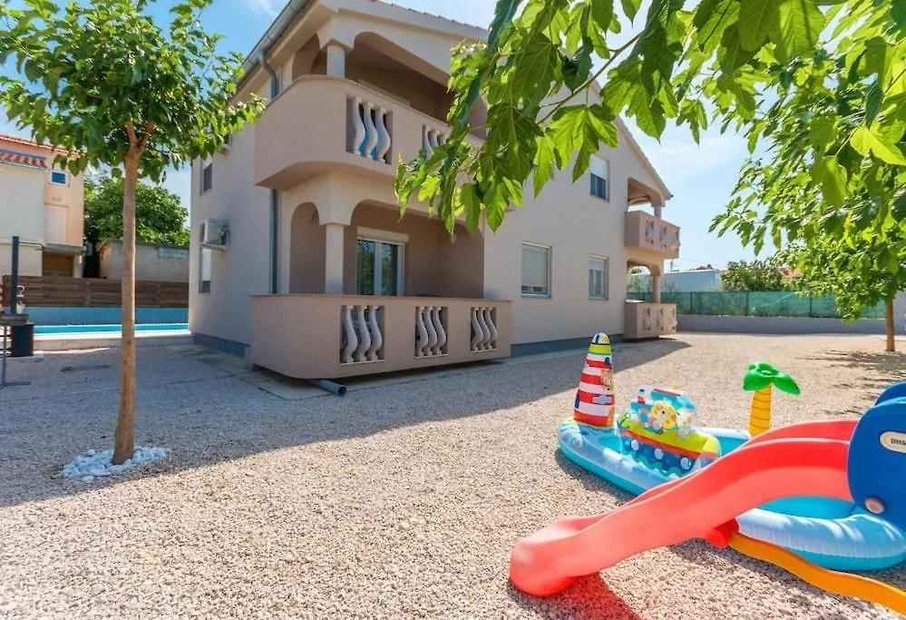 Kuca Za Odmor Sa Grijanim Bazenom Ivancica Sukošan